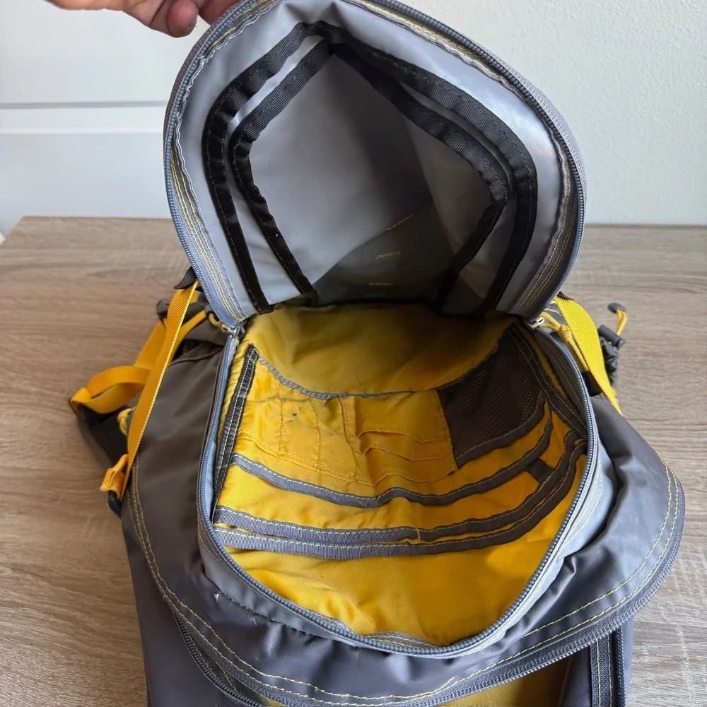 The North Face Hot Shot Backpack Grey Yellow Hiking Daypack T196 T596 RN61661